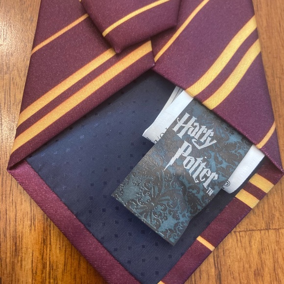 Harry Potter Gryffindor Tie - Picture 3 of 3